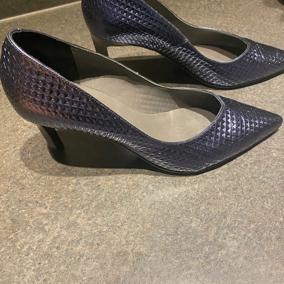 France Mode Blue Leather 3 inch heels - size 40EU. 9.5 US. - Picture 2 of 4